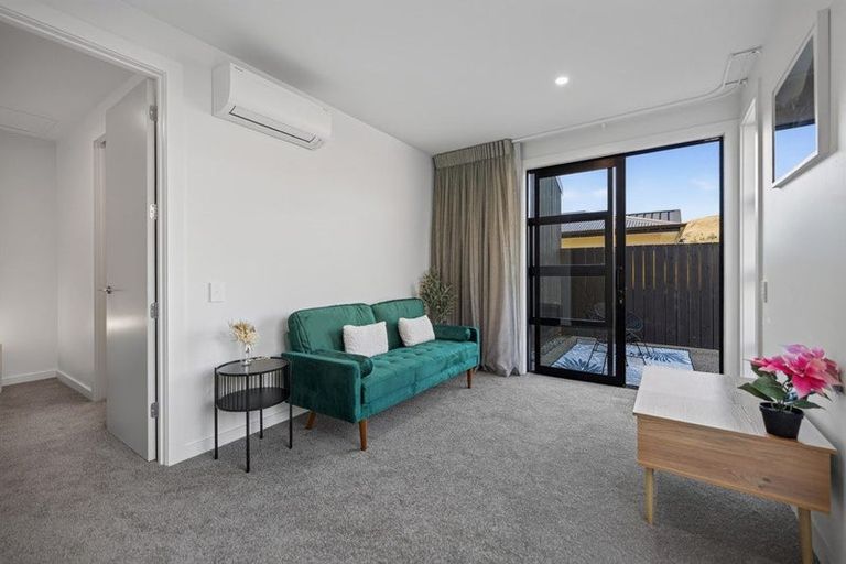 Photo of property in 33 Alps View Place, Lake Hayes, Queenstown, 9304