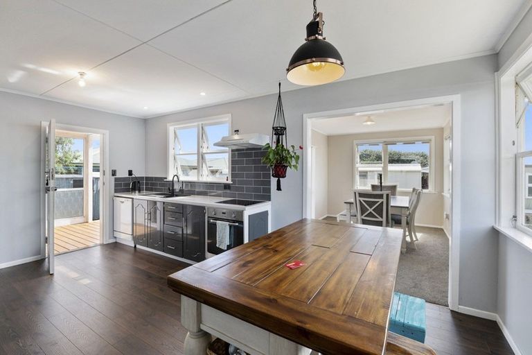 Photo of property in 16 Reeve Street, Levin, 5510