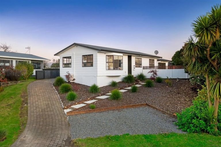 Photo of property in 8 Taurus Place, Kawaha Point, Rotorua, 3010