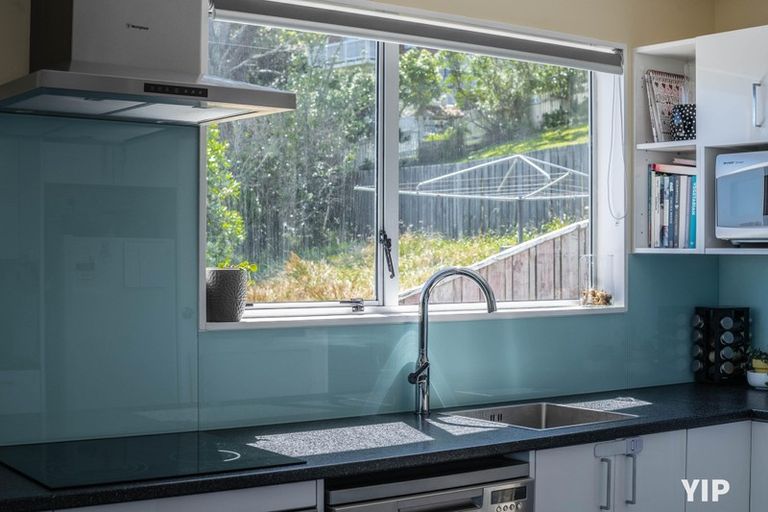 Photo of property in 9a Pimlico Place, Newlands, Wellington, 6037