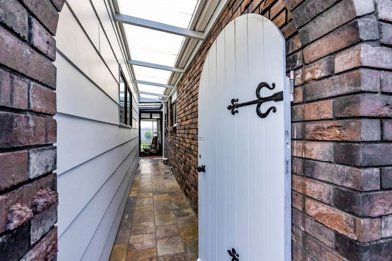 Photo of property in 25 Puketotara Street, Highlands Park, New Plymouth, 4312