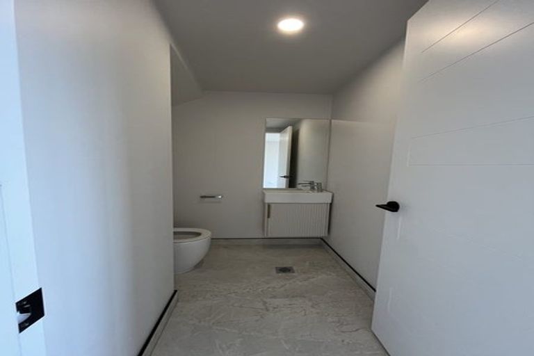 Photo of property in 11 Puihi Crescent, Massey, 0614