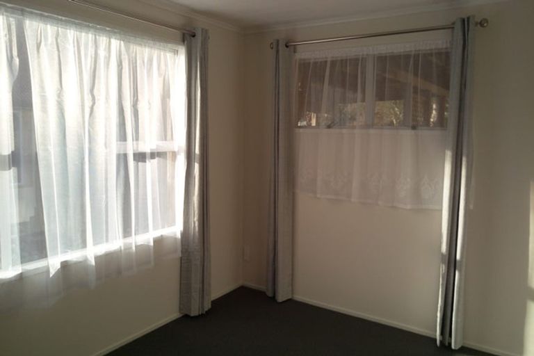 Photo of property in 325 Roscommon Road, Clendon Park, Auckland, 2103