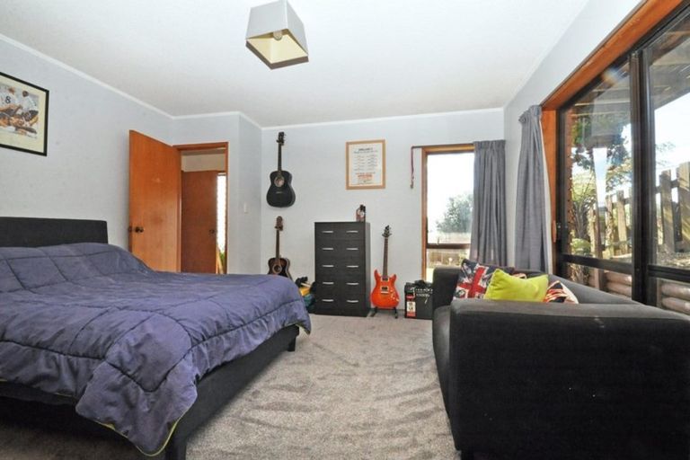 Photo of property in 1/18 Manuwai Road, Torbay, Auckland, 0630