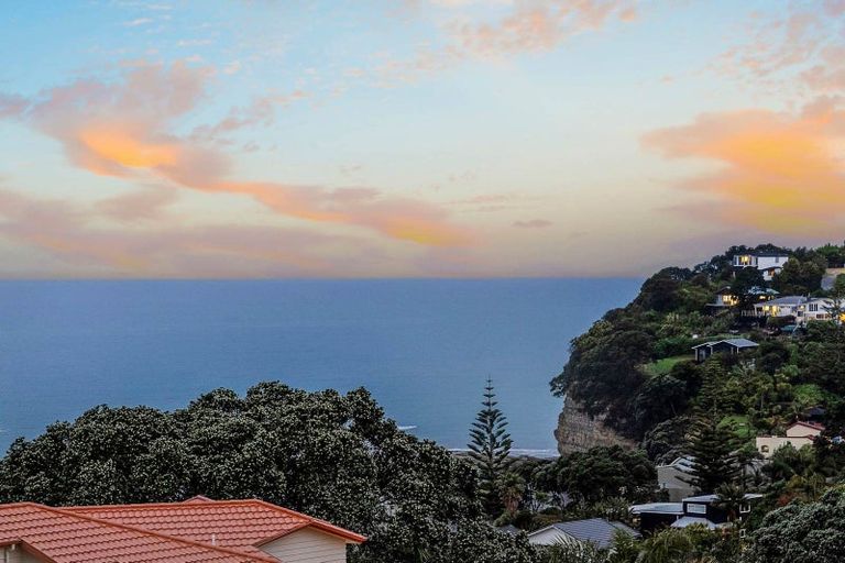 Photo of property in 286 Whangaparaoa Road, Red Beach, 0932