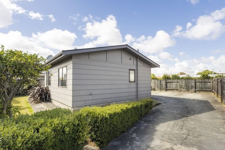 Photo of property in 19 Leander Place, Milson, Palmerston North, 4414