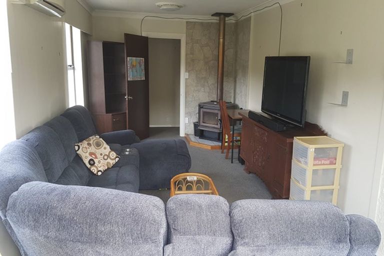 Photo of property in 46 Pinehaven Road, Pinehaven, Upper Hutt, 5019