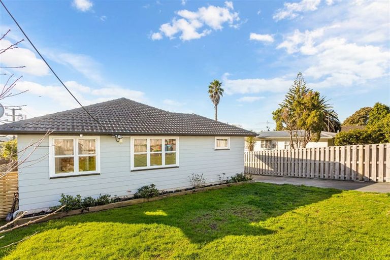 Photo of property in 123 Waimumu Road, Massey, Auckland, 0614