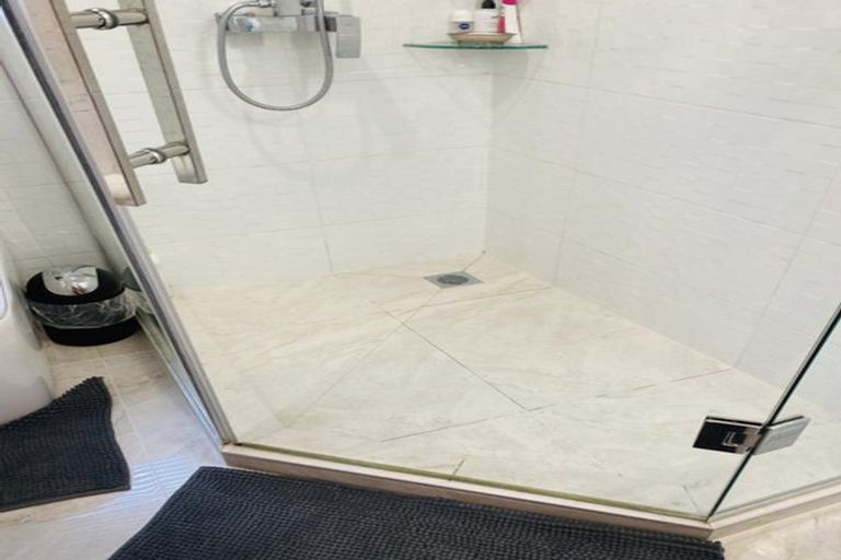 Photo of property in 10 Devon Street, Te Atatu South, Auckland, 0610