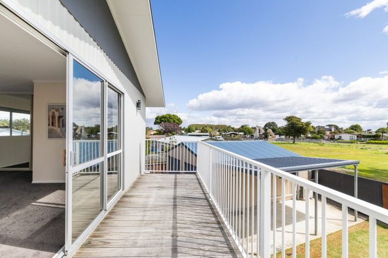 Photo of property in 10 Sutton Avenue, Clive, 4102