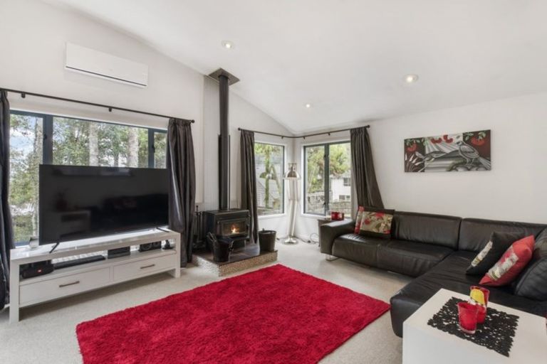 Photo of property in 220 Woodlands Park Road, Titirangi, Auckland, 0604