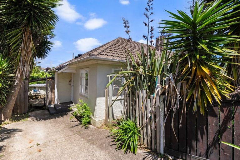 Photo of property in 14 Westmere Crescent, Westmere, Auckland, 1022