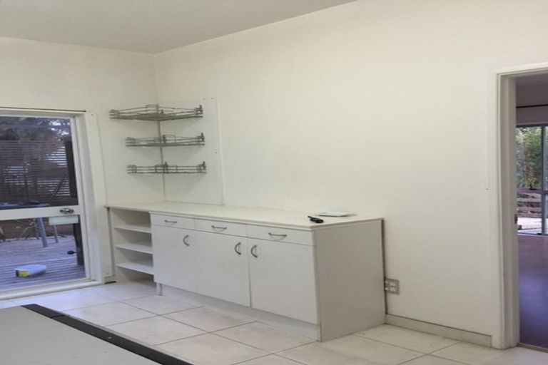 Photo of property in 31 Sequoia Place, Sunnynook, Auckland, 0620