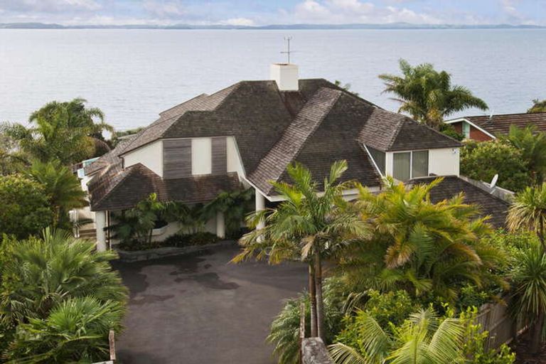 Photo of property in 22 Burford Place, Mellons Bay, Auckland, 2014