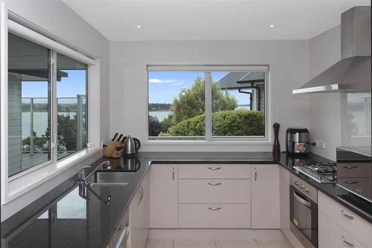 Photo of property in 19 The Brae, Mount Pleasant, Christchurch, 8081