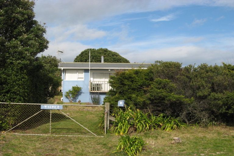 Photo of property in 3 Arthur Street, Waikawa Beach, Levin, 5573