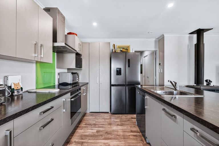 Photo of property in 18 Rangikatea Road, Omori, Turangi, 3381