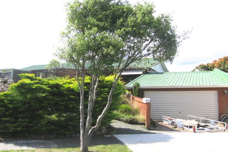 Photo of property in 23 John Witton Drive, Crofton Downs, Wellington, 6035