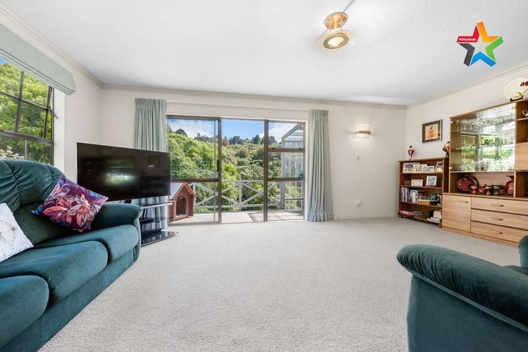 Photo of property in 3a Panorama Grove, Harbour View, Lower Hutt, 5010