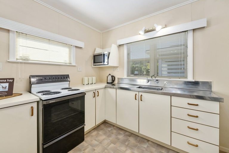 Photo of property in 33 Dowling Grove, Silverstream, Upper Hutt, 5019