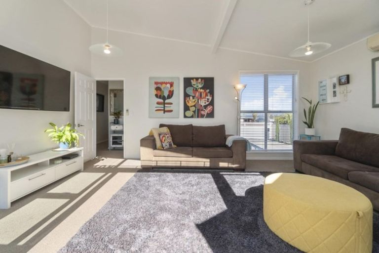 Photo of property in 7 Redwood Drive, Massey, Auckland, 0614