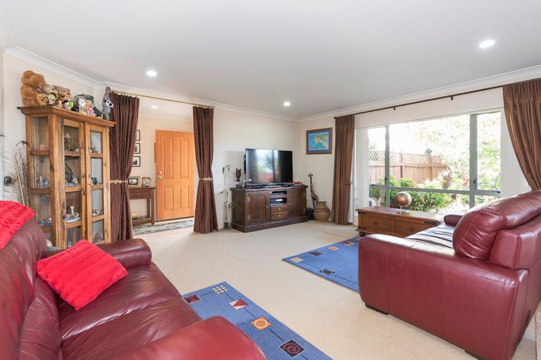 Photo of property in 27 Fergy Crescent, Wattle Downs, Auckland, 2103
