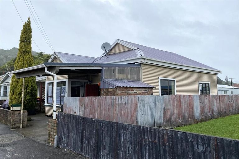 Photo of property in 10 Murray Street, Greymouth, 7805
