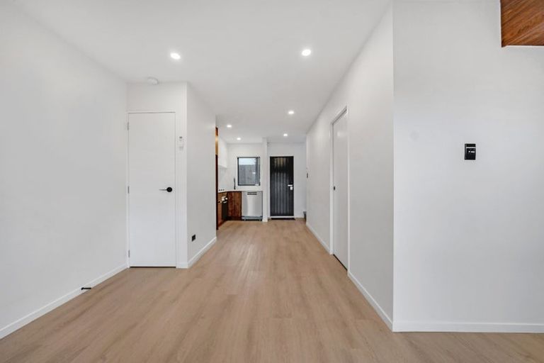 Photo of property in 6/72 Tiraumea Drive, Pakuranga, Auckland, 2010