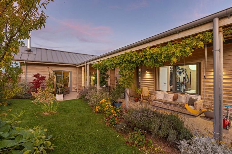Photo of property in 3 Doug Ledgerwood Drive, Wanaka, 9305