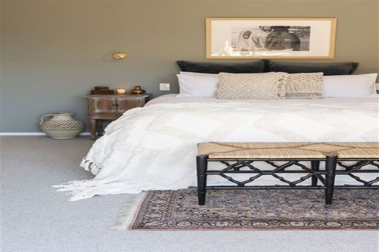 Photo of property in 2 Len Ireland Drive, Kumeu, 0810