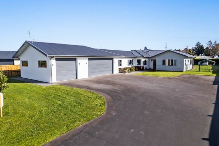 Photo of property in 22 Mercade Close, Stratford, 4332