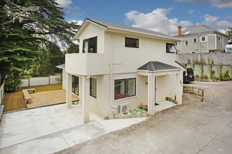 Photo of property in 14a Collingwood Road, Waiuku, 2123