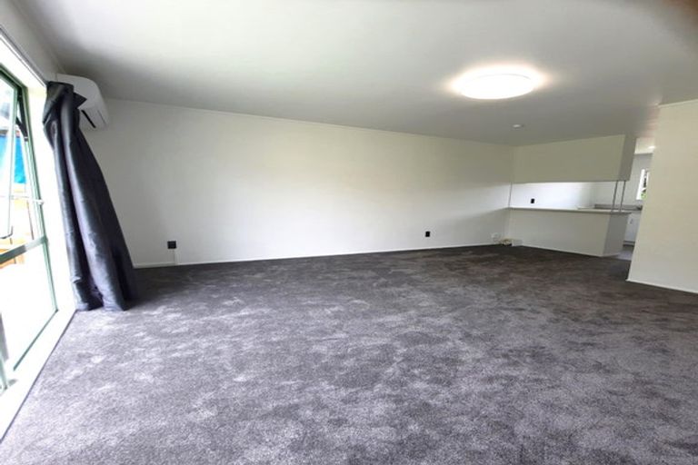 Photo of property in 2/27 Mon Desir Place, Manurewa, Auckland, 2102
