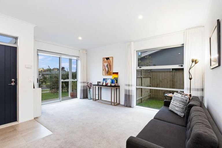 Photo of property in 11 Kukuwai Avenue, Red Beach, 0932