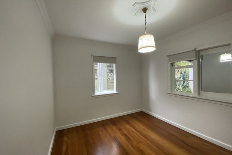 Photo of property in 37 Palliser Road, Roseneath, Wellington, 6011