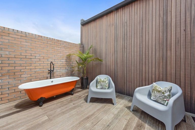 Photo of property in 12 Jellicoe Drive, Hamilton East, Hamilton, 3216