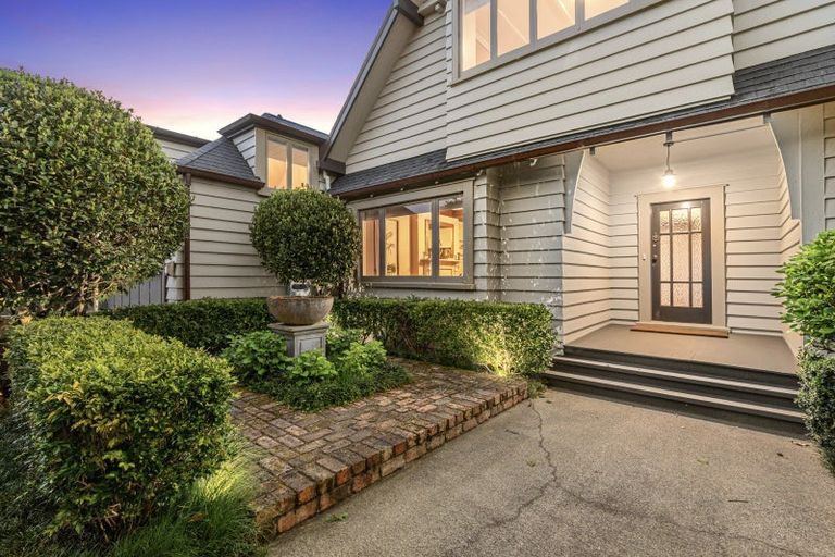 Photo of property in 247 Devonport Road, Tauranga, 3110