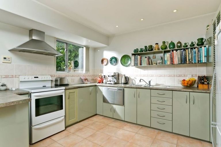 Photo of property in 1/37 Holland Road, Hillcrest, Auckland, 0627