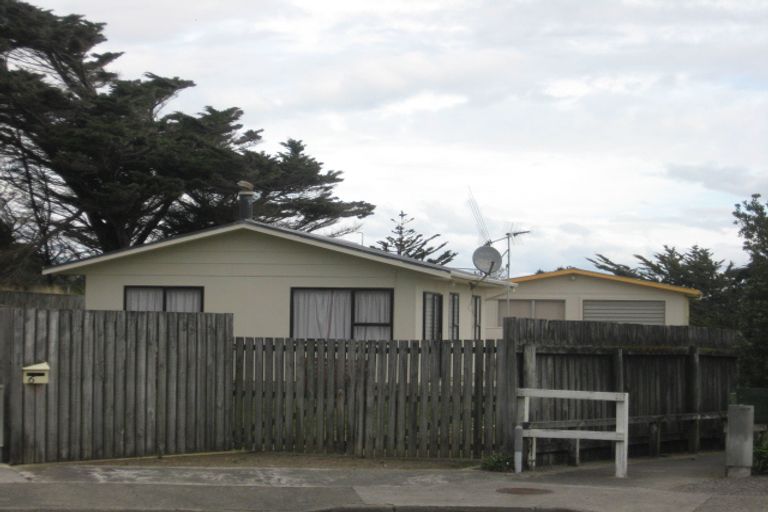Photo of property in 6 Somerset Grove, Waitarere Beach, Levin, 5510