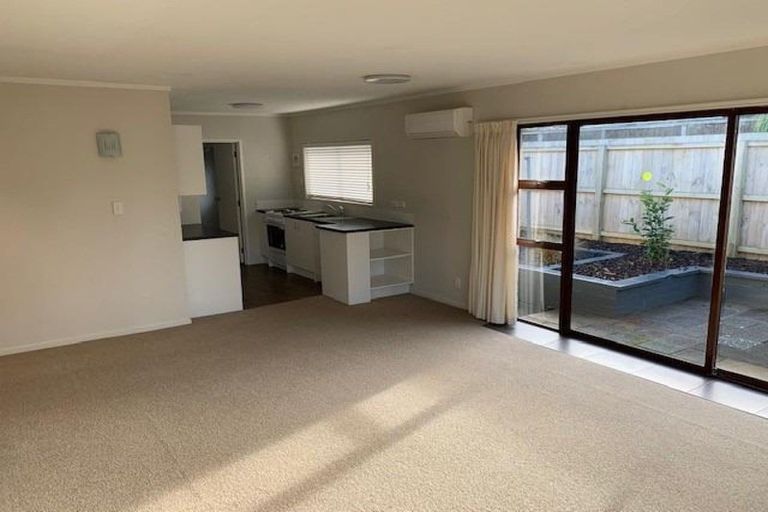 Photo of property in 1/19 Gulf Crest, Bucklands Beach, Auckland, 2012