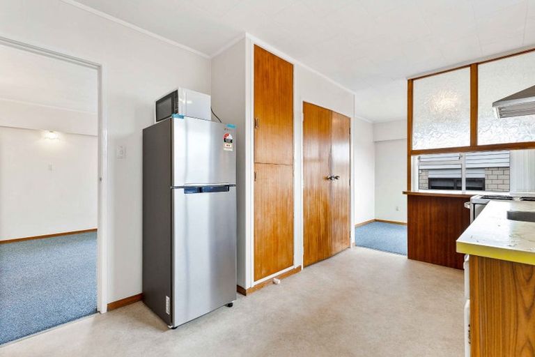 Photo of property in 1/305 Great North Road, Henderson, Auckland, 0612