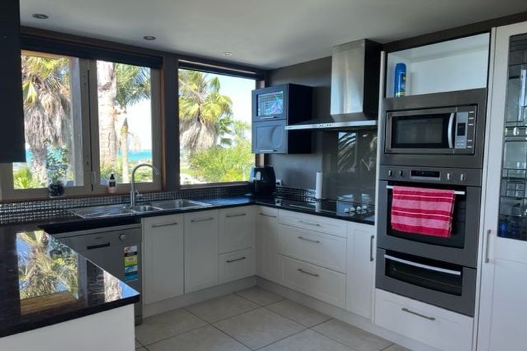 Photo of property in 52 Sunnyheights Road, Orewa, 0931