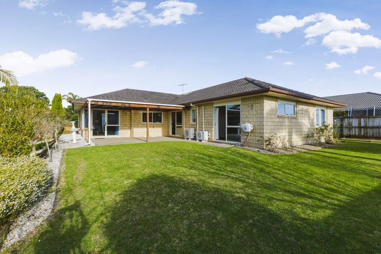 Photo of property in 35 Croftview Road, Wattle Downs, Auckland, 2103