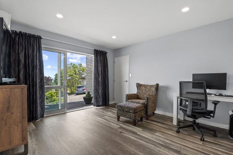 Photo of property in 76 Travis View Drive, Fairview Heights, Auckland, 0632