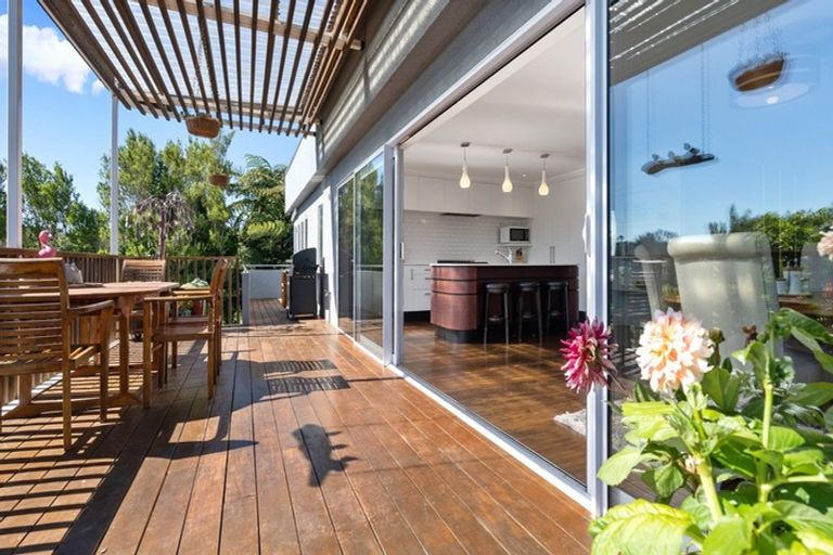 Photo of property in 19 Alberta Road, Glen Avon, New Plymouth, 4312