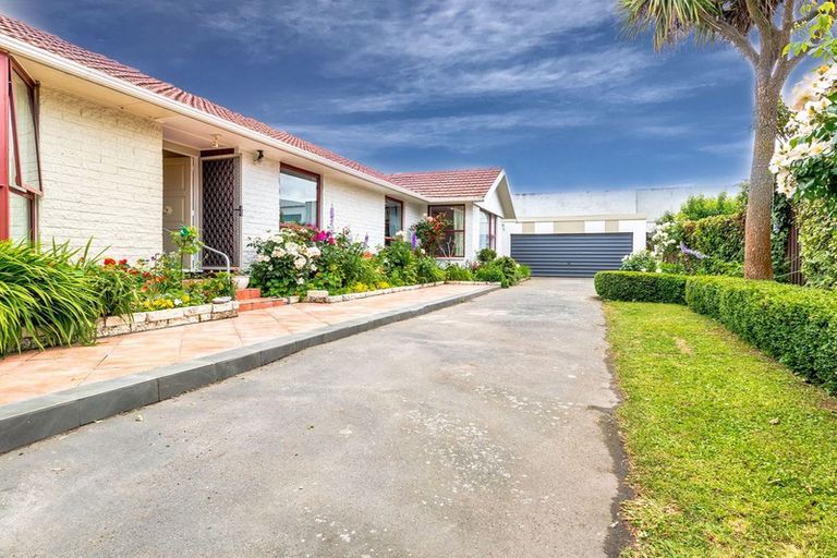 Photo of property in 99 Woodbury Street, Russley, Christchurch, 8042