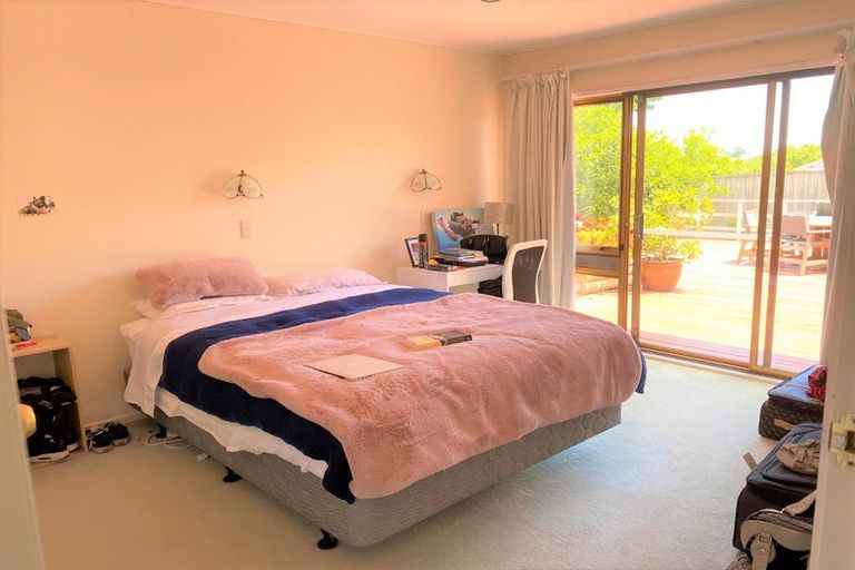 Photo of property in 16 Oliver Twist Avenue, Mellons Bay, Auckland, 2014