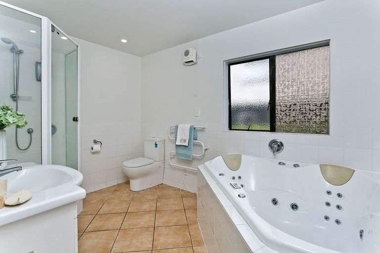 Photo of property in 29 Sandiacre Way, Browns Bay, Auckland, 0630