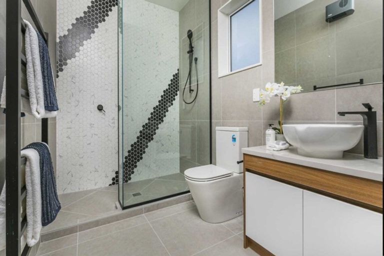 Photo of property in 60 Schoolside Road, Kumeu, 0810