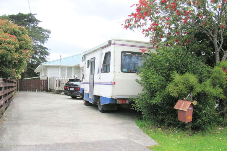 Photo of property in 86 Seymour Road, Sunnyvale, Auckland, 0612
